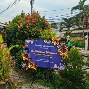 bunga papan kertas Bintang Florist Gresik