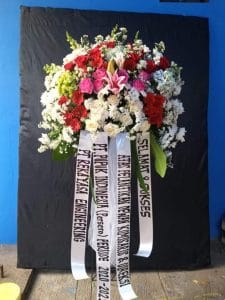 Bunga Standing Krans Bintang Florist Gresik