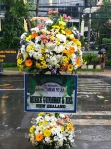 Bunga Standing Krans Bintang Florist Gresik