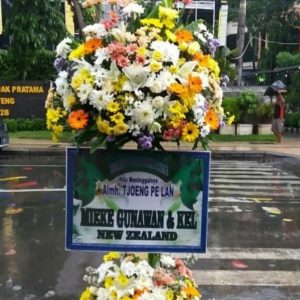 Bunga Standing Krans Bintang Florist Gresik